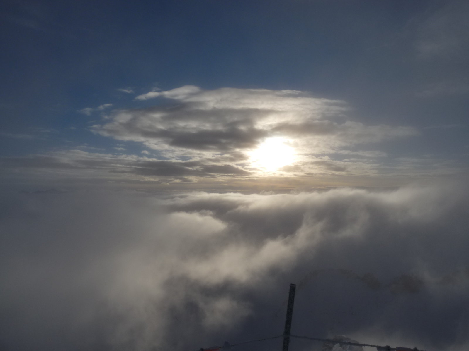 8:50-kor a Nap próbál a ködből kitőrni