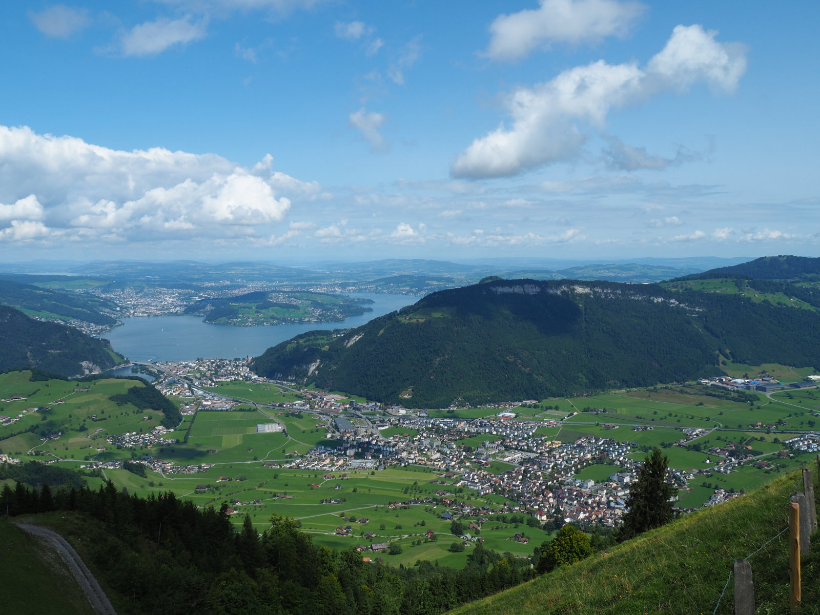 Vierwaldstattersee kezd látszani