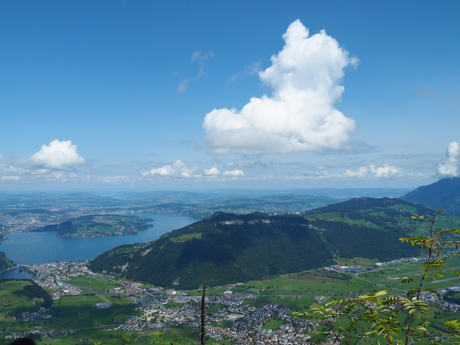az időjárással nem volt gond, szemben a Bürgenstock látszik