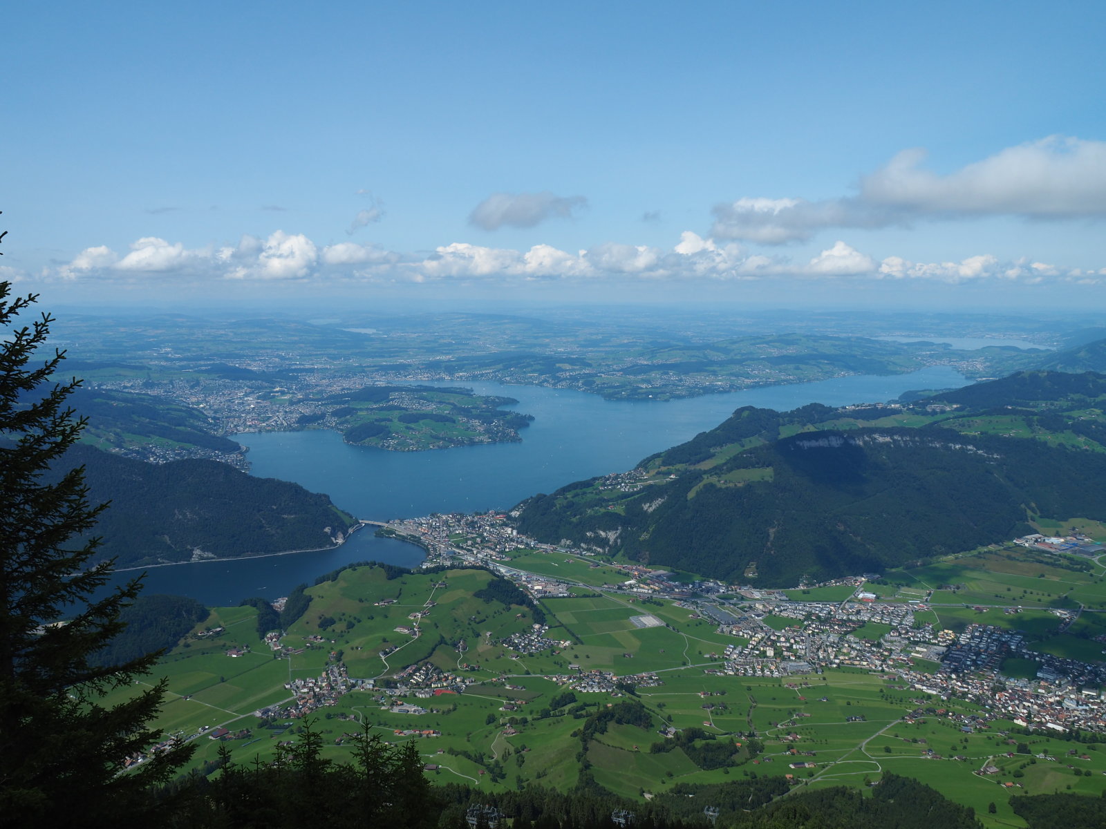 a Vierwaldstattersee, délre Stans, balra Luzern látható
