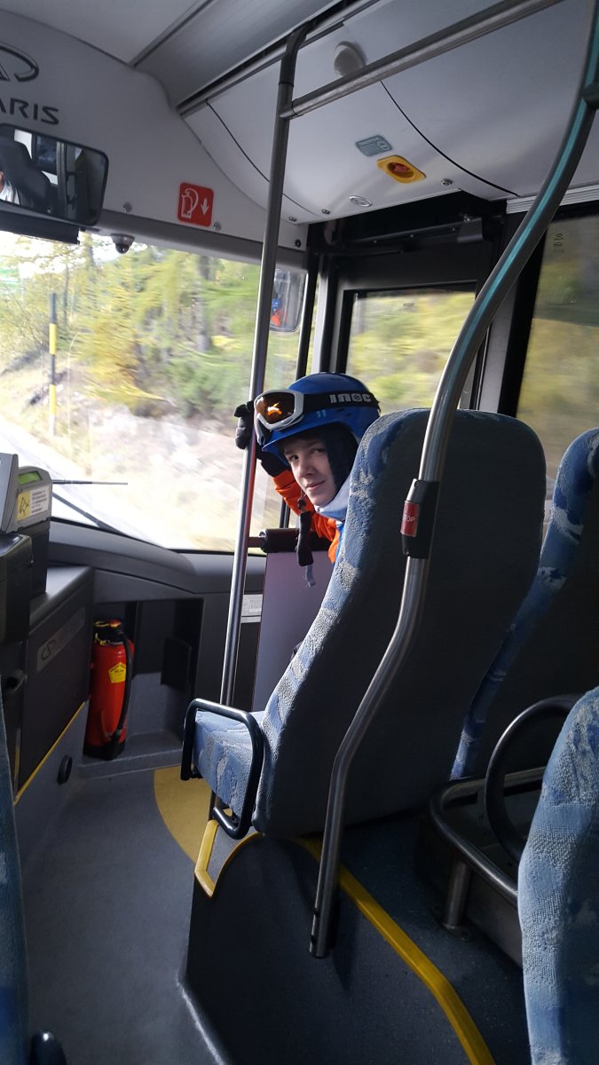 6 fő a 8:38 as gleccser járaton