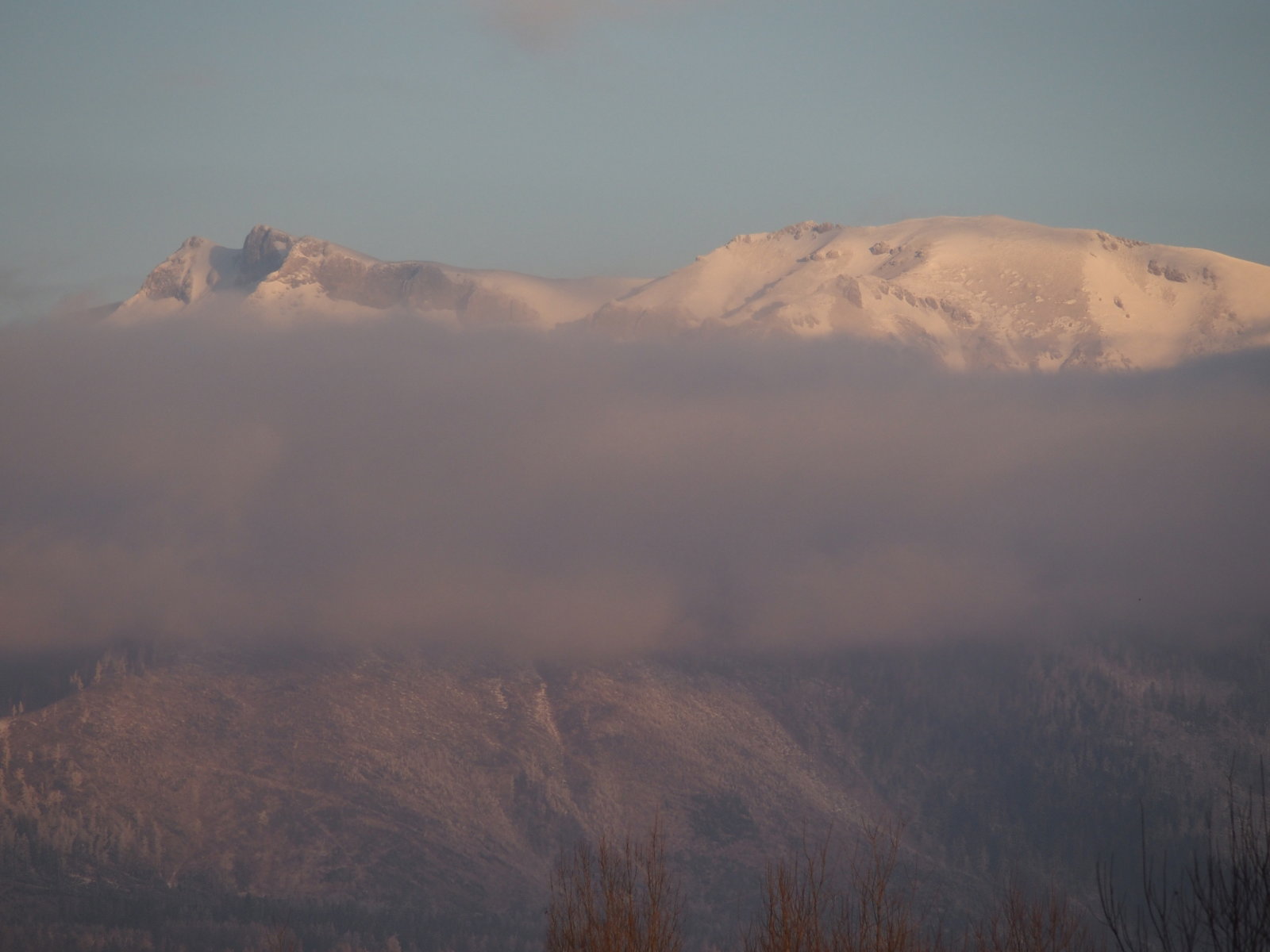 A csúcsok már előbújtak