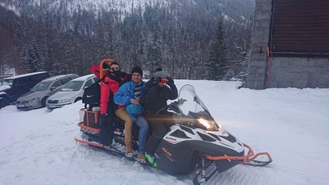 A hószán, amivel felvittek minket kb. 3 perc alatt.