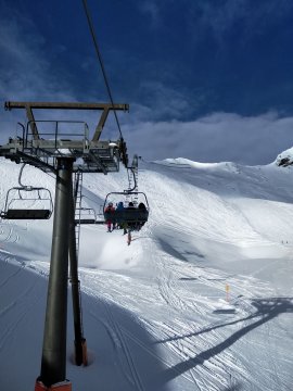 12-re össze síelödött