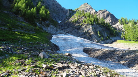 az első piszkos hófolt 1700 méteren
