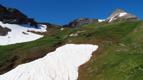 újabb hófoltok, itt már nem annyira meredek az út