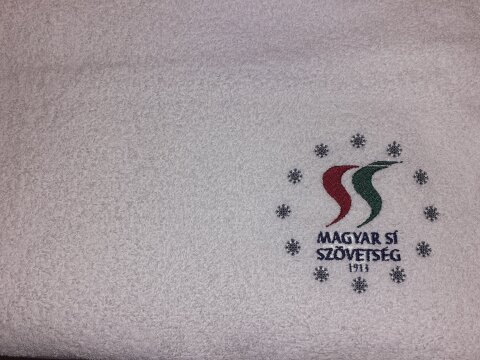 70 x 140 cm méretű frottír törülköző, melyet minden rajtoló megkap