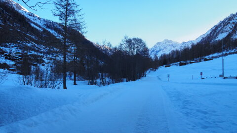 A helyszín Blatten(Lötschen) VS kanton, 1540 méteren