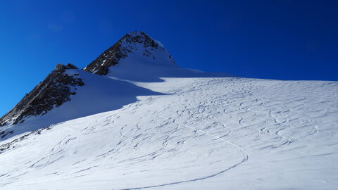 Balra 3200-on a Hollandiahütte