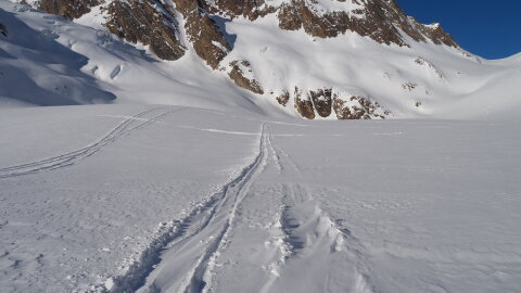 Ezt a dupla nyomot a repülőgép csinálta, itt hülyéskedtek