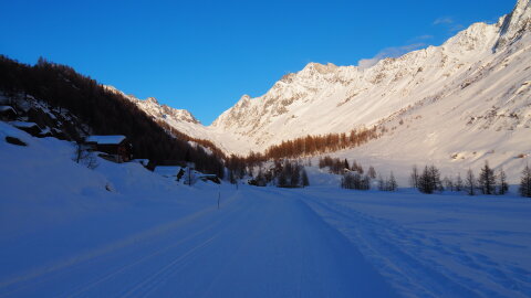 Falfleralp a lemenő nap fényében