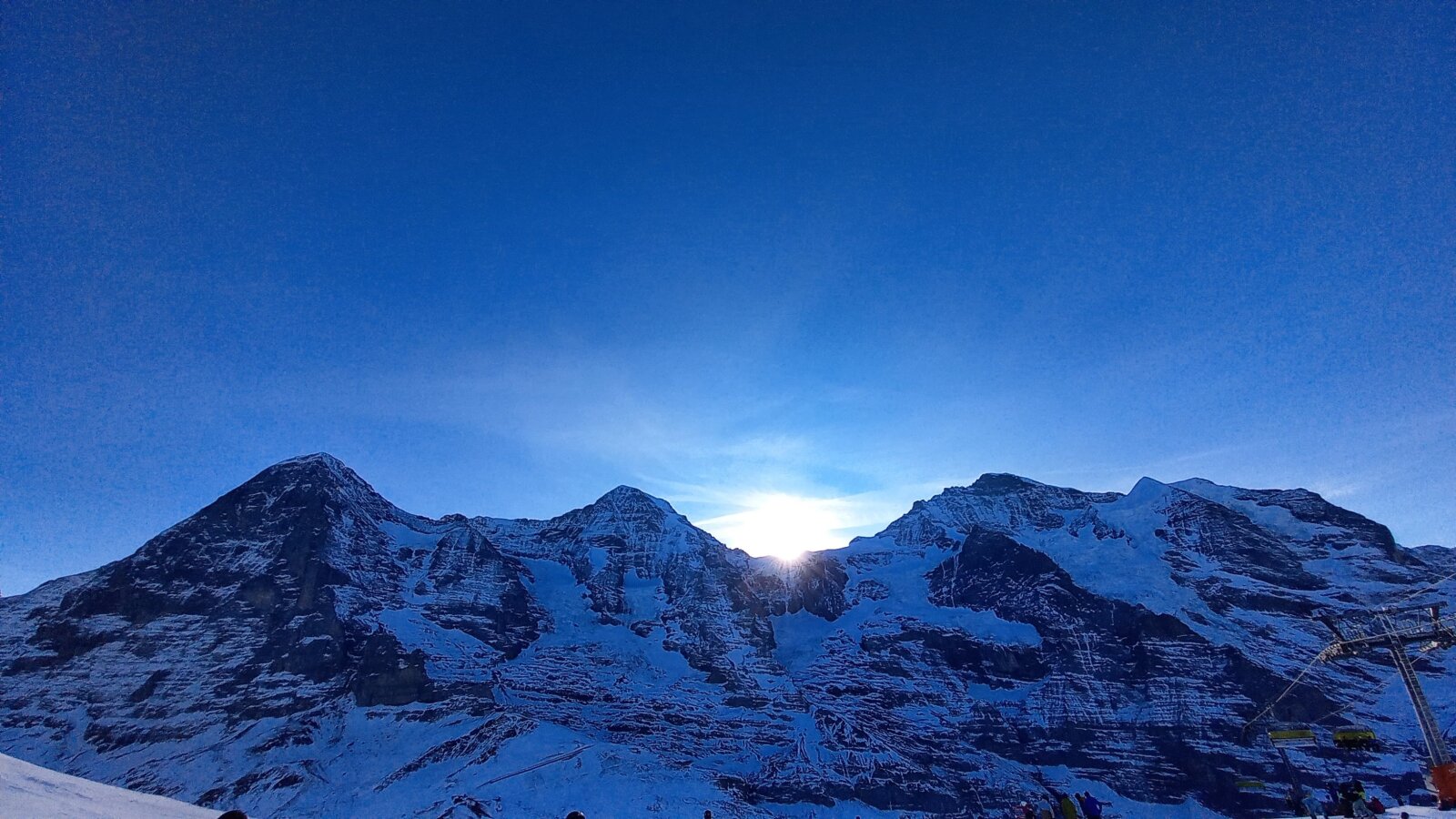 10 óra körül a Jungfraujoch mögül besüt a Nap