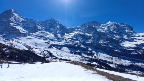 A Wixi, szemben az E-M-J