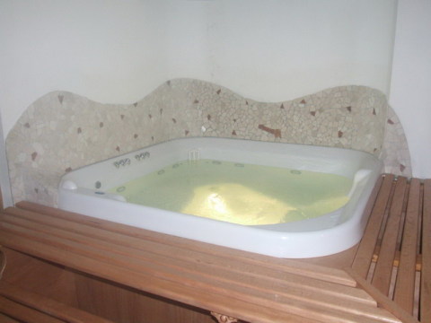 Ideal-jacuzzi.JPG