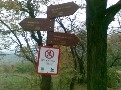 Kibírja a telet a tábla?