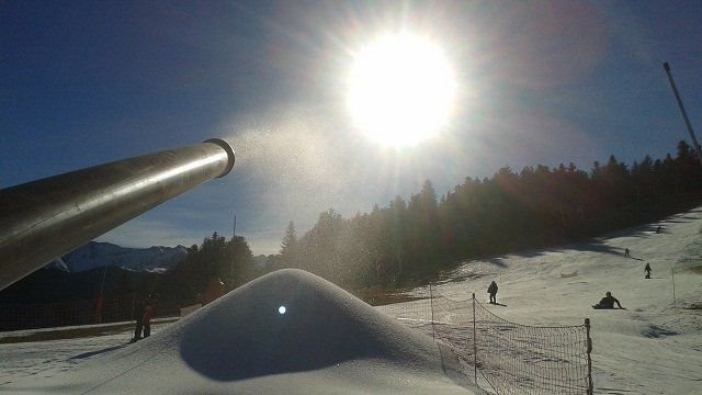 Akár +30 fokban is gyártható hó - Fotó: Ax 3 Domaines