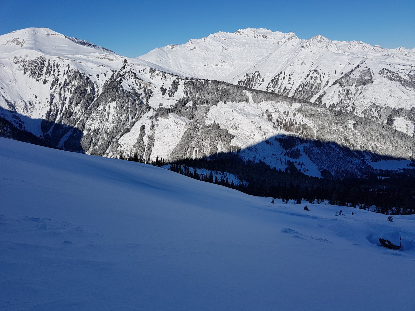 A hátsó rész, amikor még nem voltak nyomok