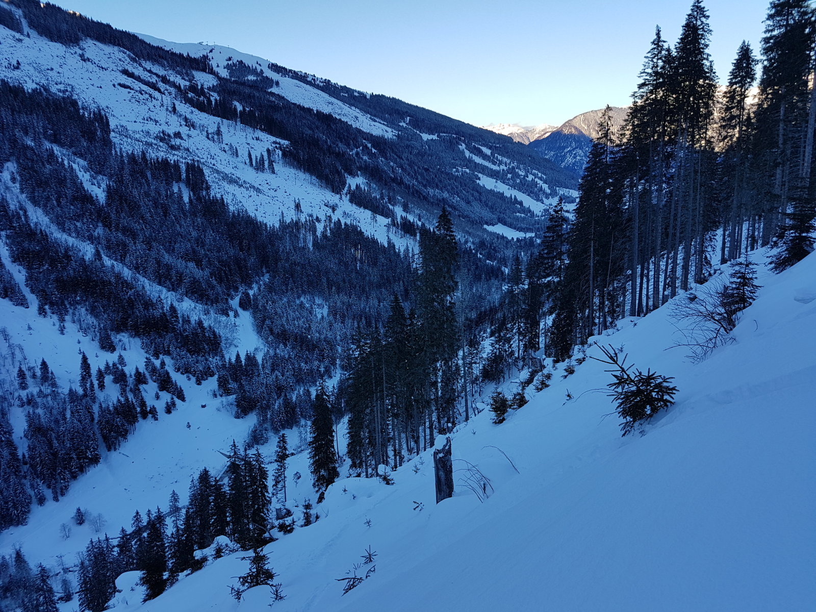 A snowpark bal oldalán