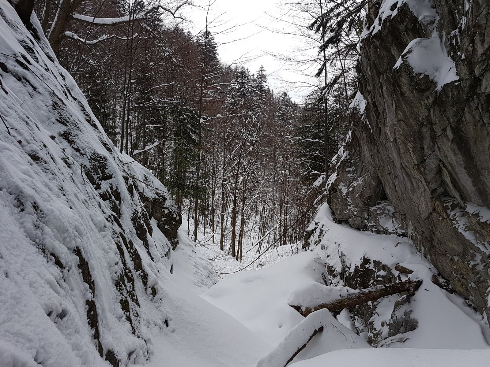 itt már ugrani is kell