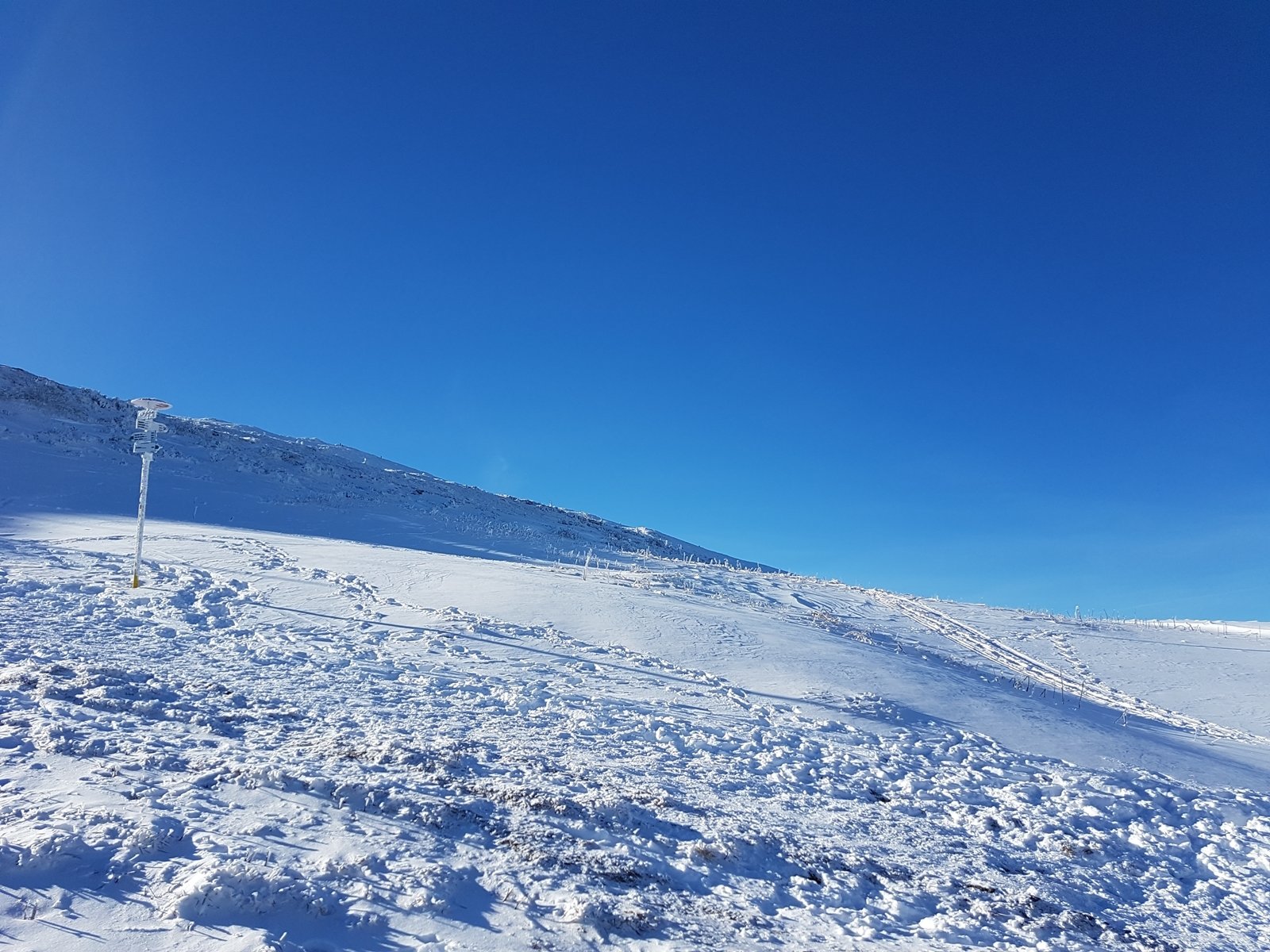 vasárnap kék ég, napsütés