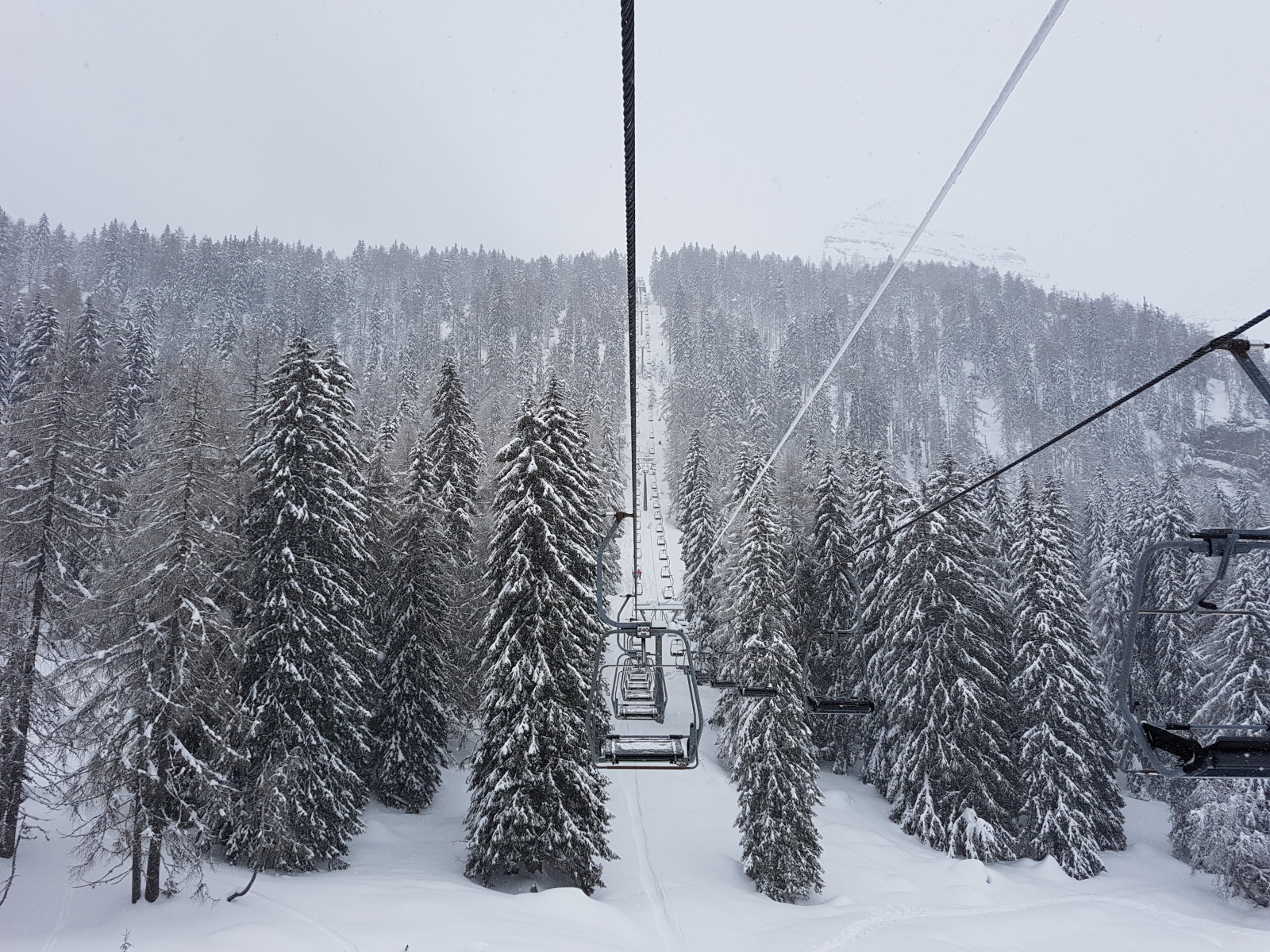 A kép jobb szélén látszik a szakadék, amire ügyelni kell