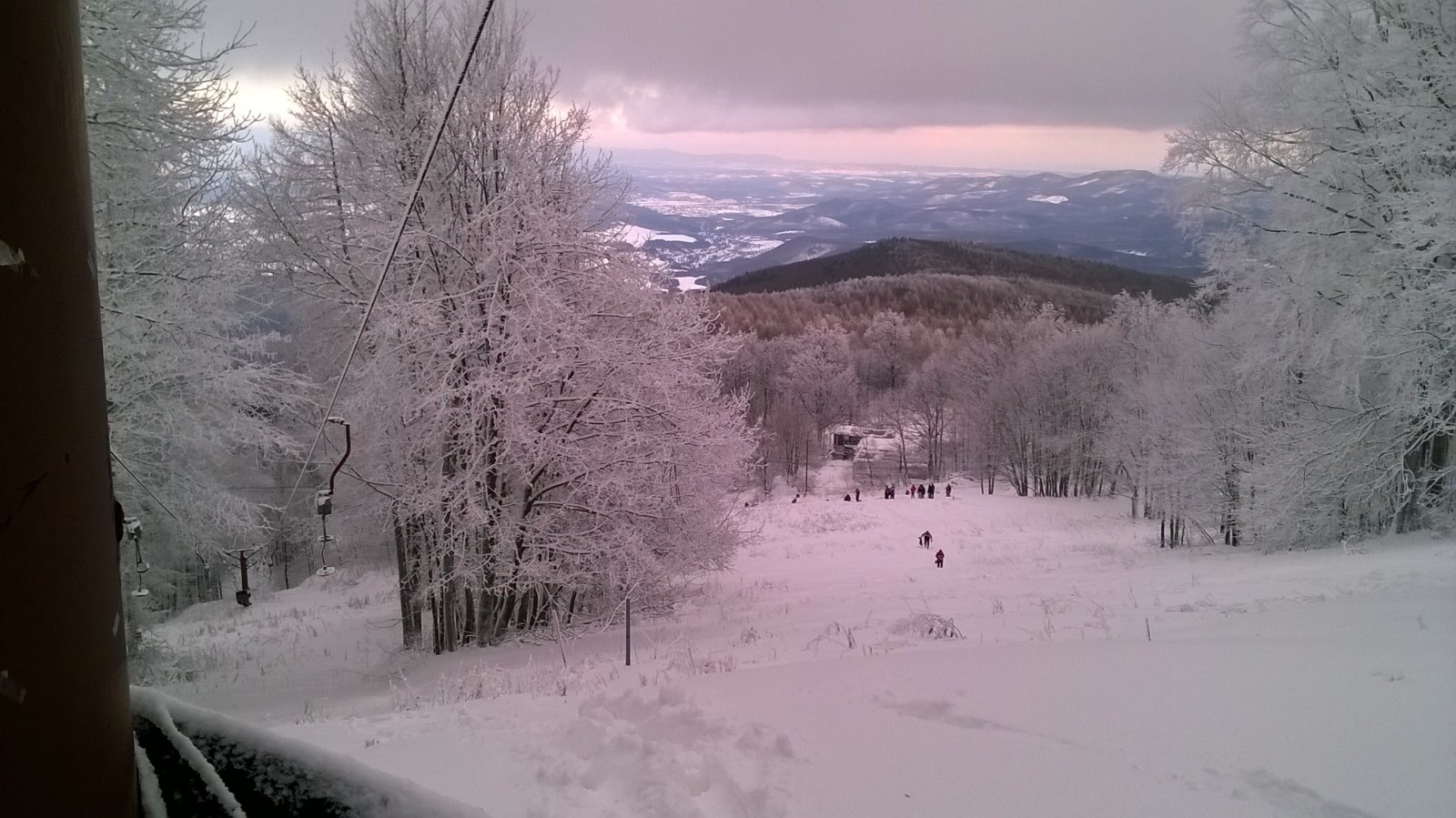 Szép pálya, nagy hó. de hol vannak a síelők?