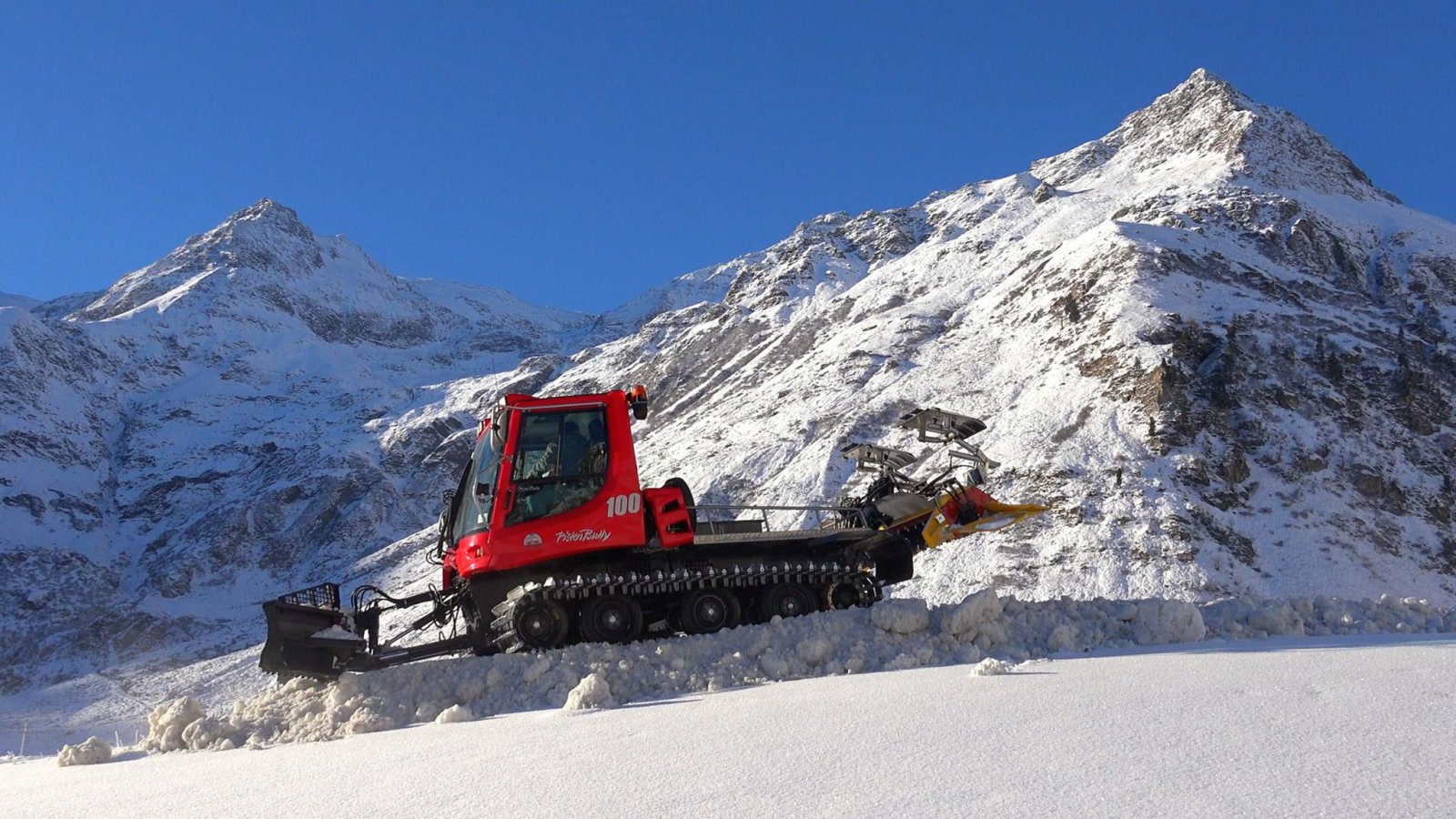 Ratrakok gondoskodtak a tavalyi hó elegyengetéséről. - Fotó: gasteinertal.com