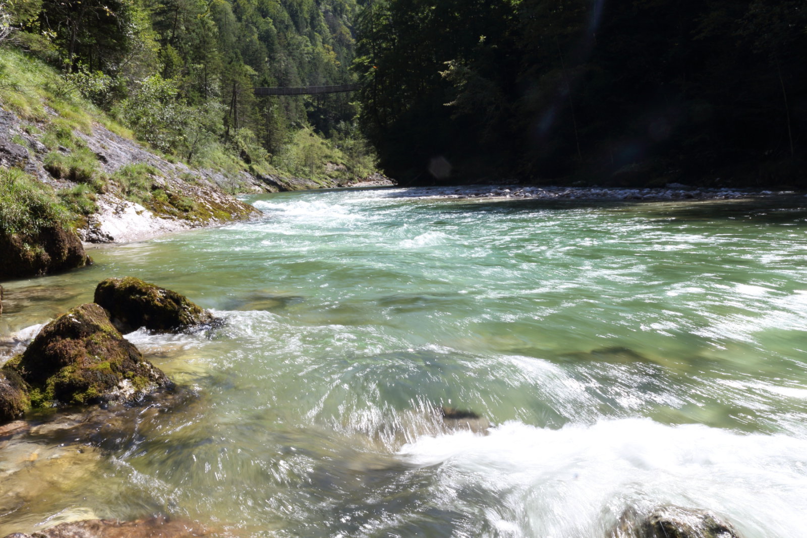 Salza. Hátul Wasserlochschenke függőhídja látható