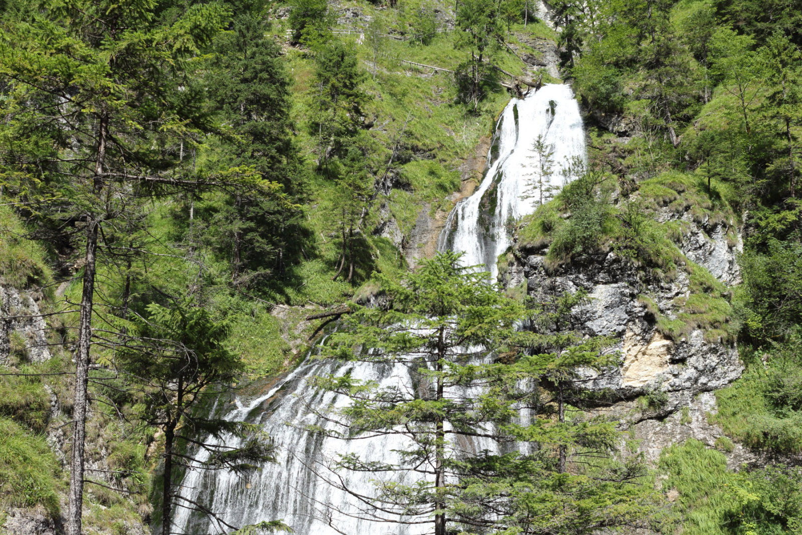 És még egy. A víz a Hochkar alól tör elő 810m magasságban