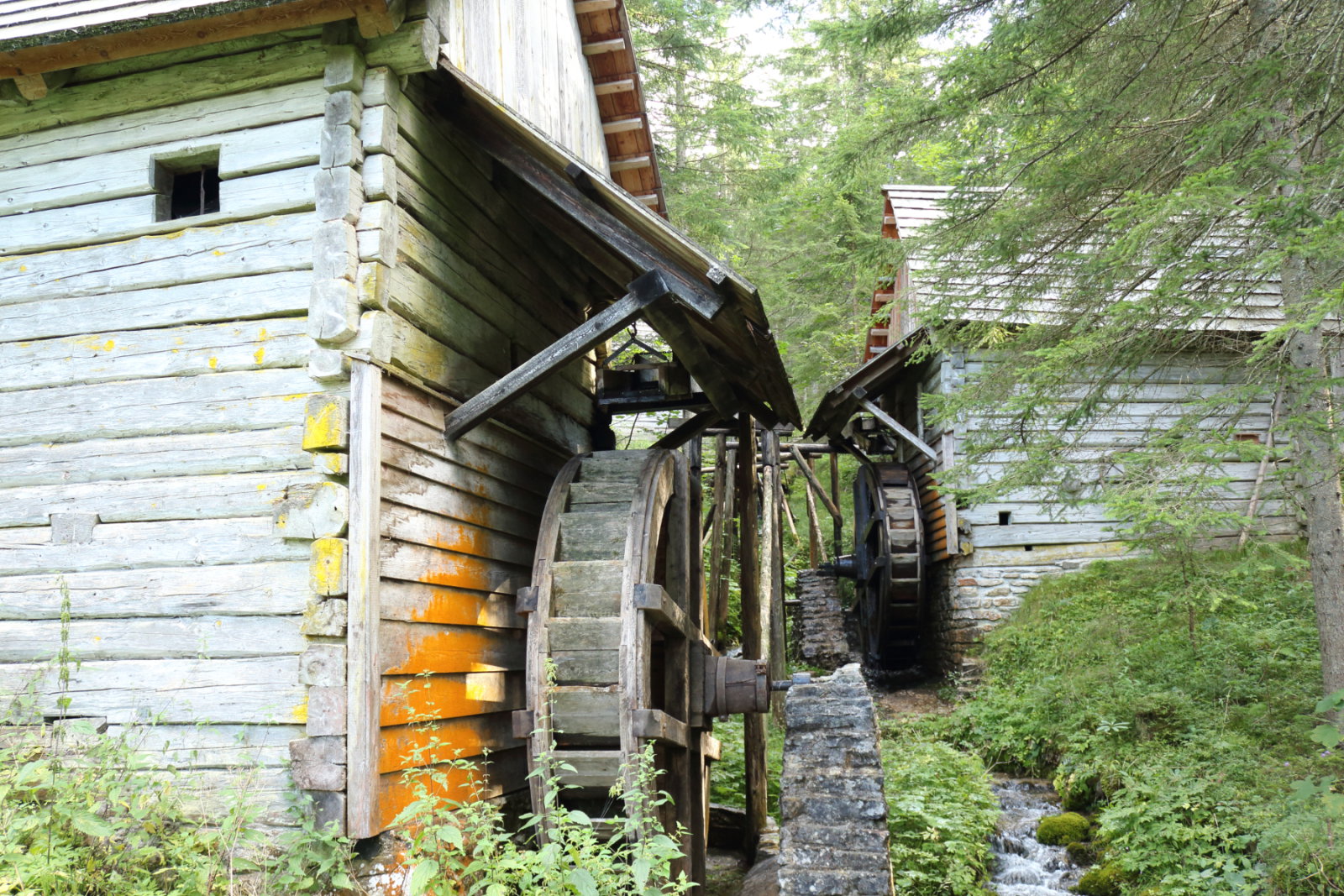 Megőrzött régi vízimalmok Gams felett a hegyen (Gamsforst)