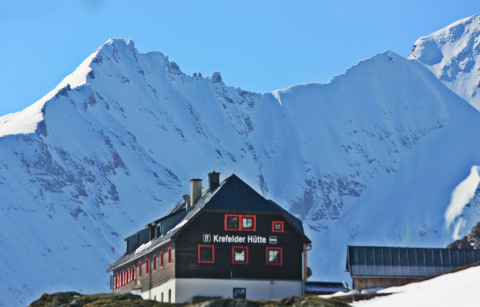 A Krefelderhütte háttérben a háromezresekkel