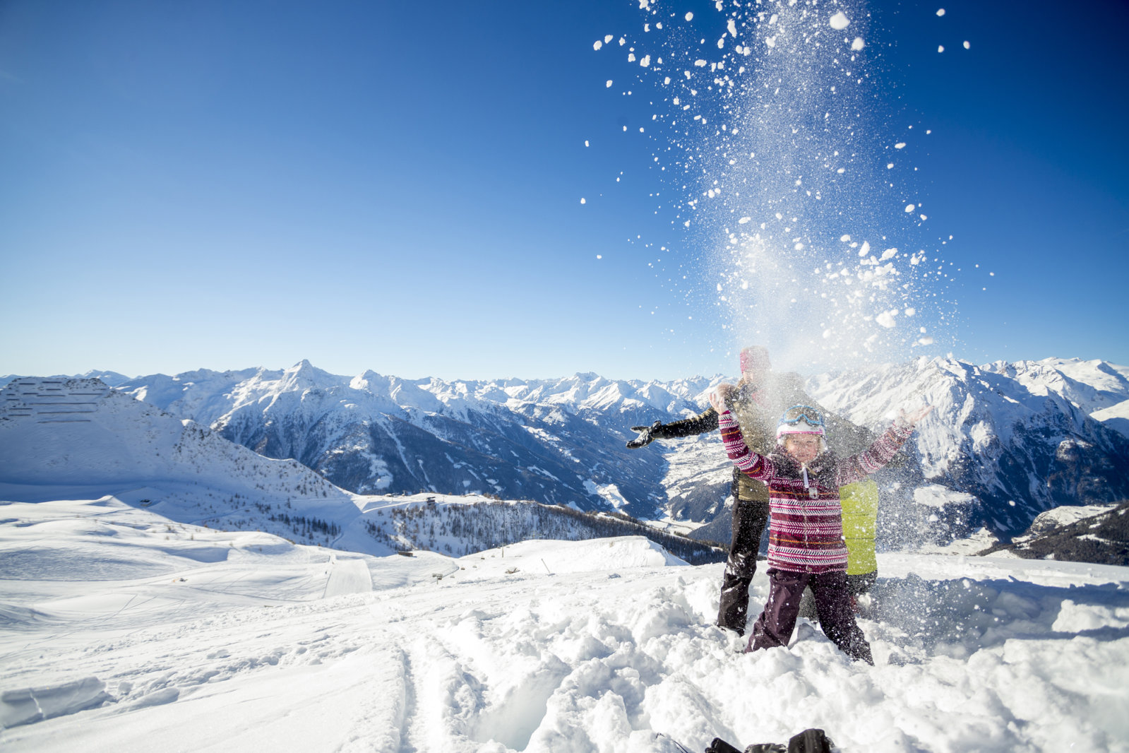 Schneespass-mit-der-Familie---Hotel-Goldried---klein.jpg