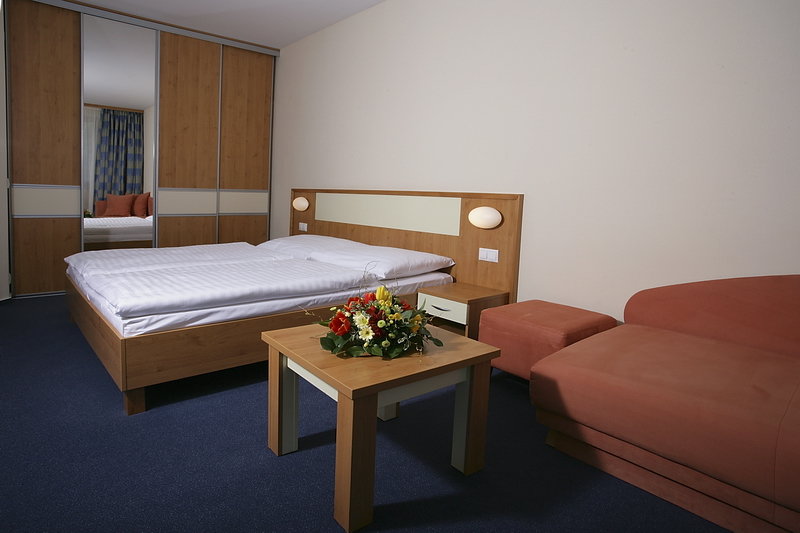 Hotel-Golf-Tale-jednolkova-izba-002.JPG