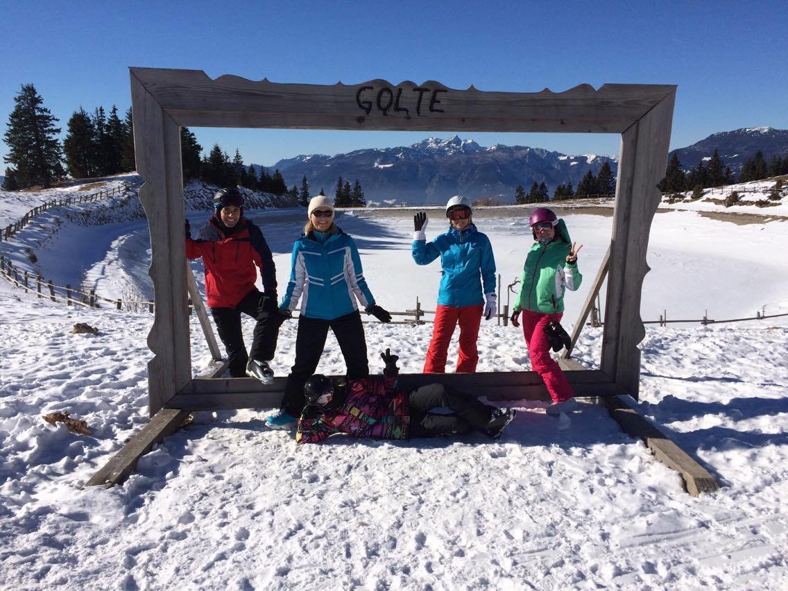 Csapatépítő besízésen a sielok.hu munkatársai (fotó: 2017 január)