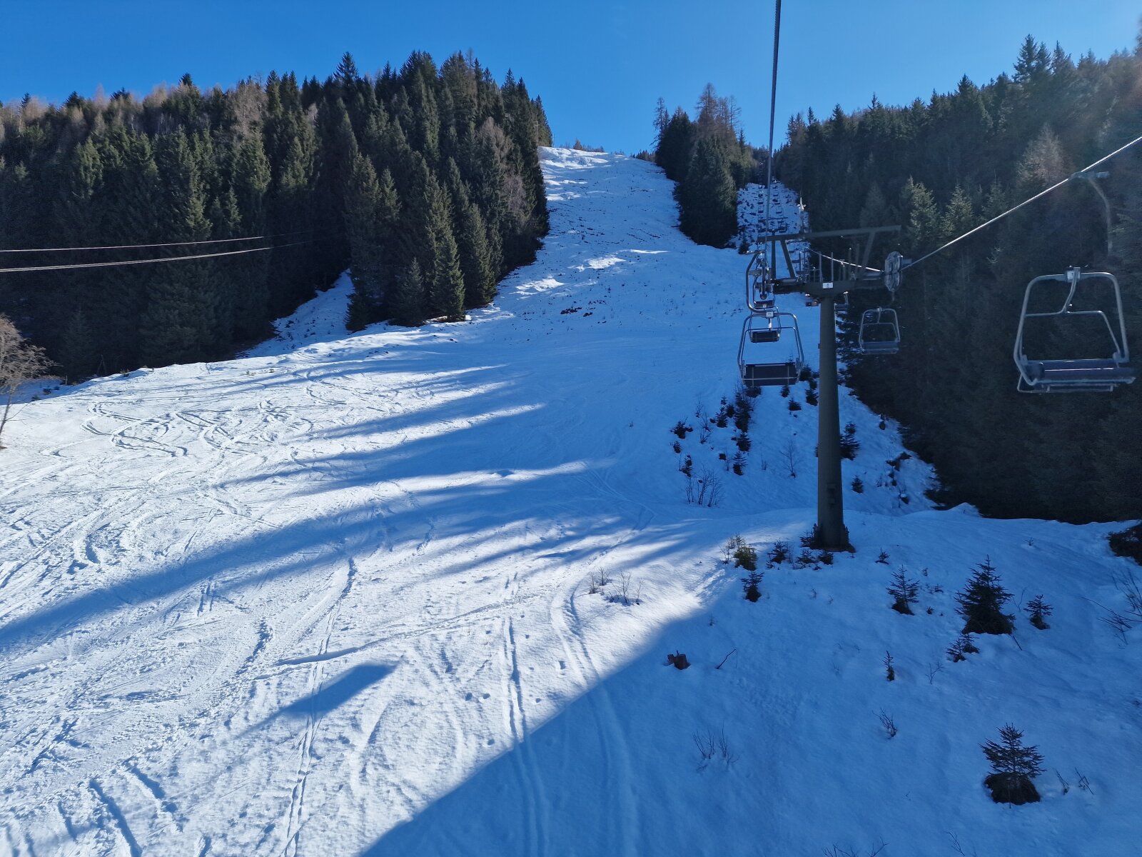 A középállomás alatt még mindig nem elég a hó a pályakészítéshez