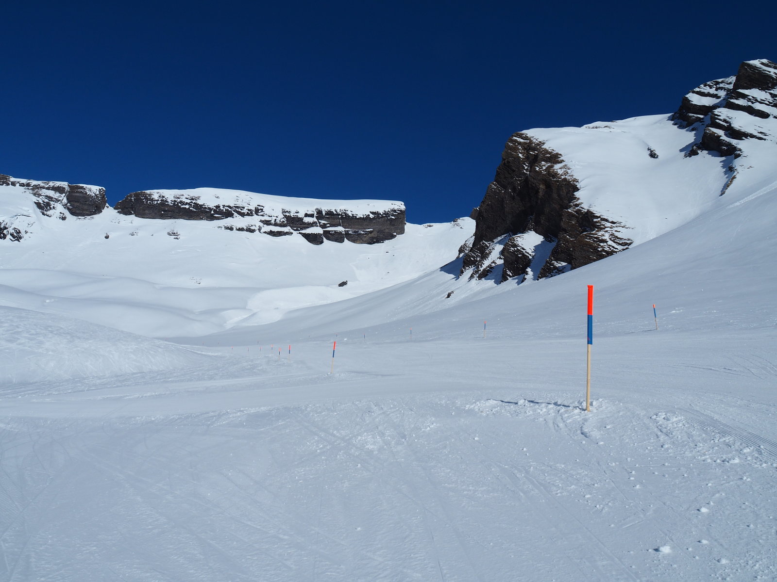 azért lehetett kevés embert látni