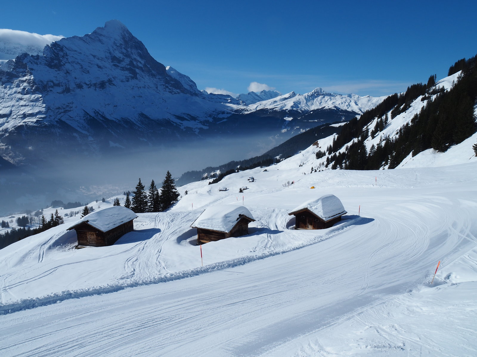 a völgyben most kezd felszállni a köd