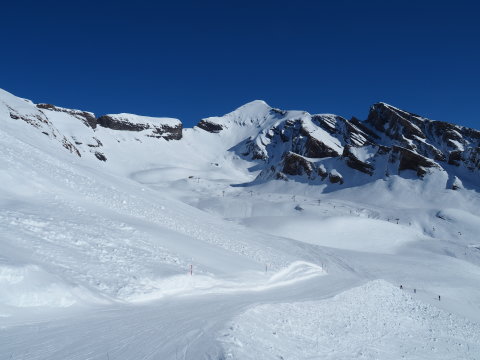 kék ég és sípályák minden fele