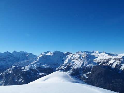 nyugat fele a Schilthorn látszik középen