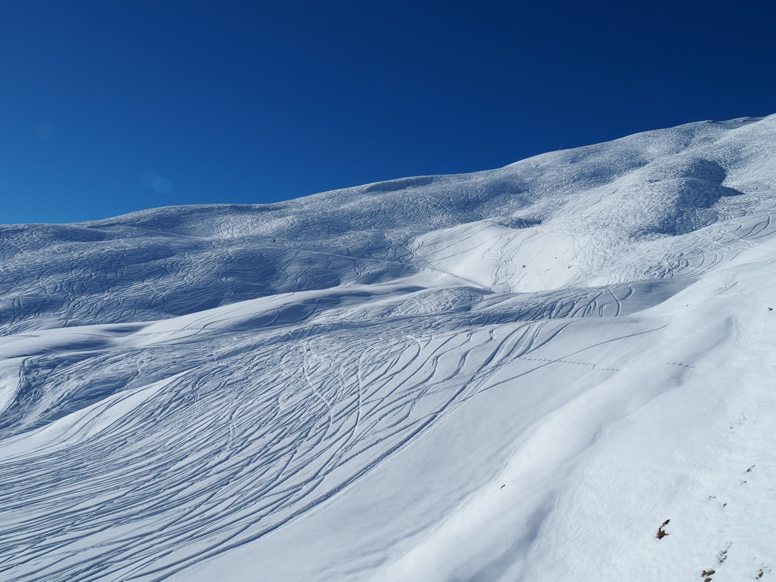 pályán kívül is lehetett síelni