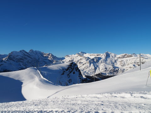 kék ég minden felé