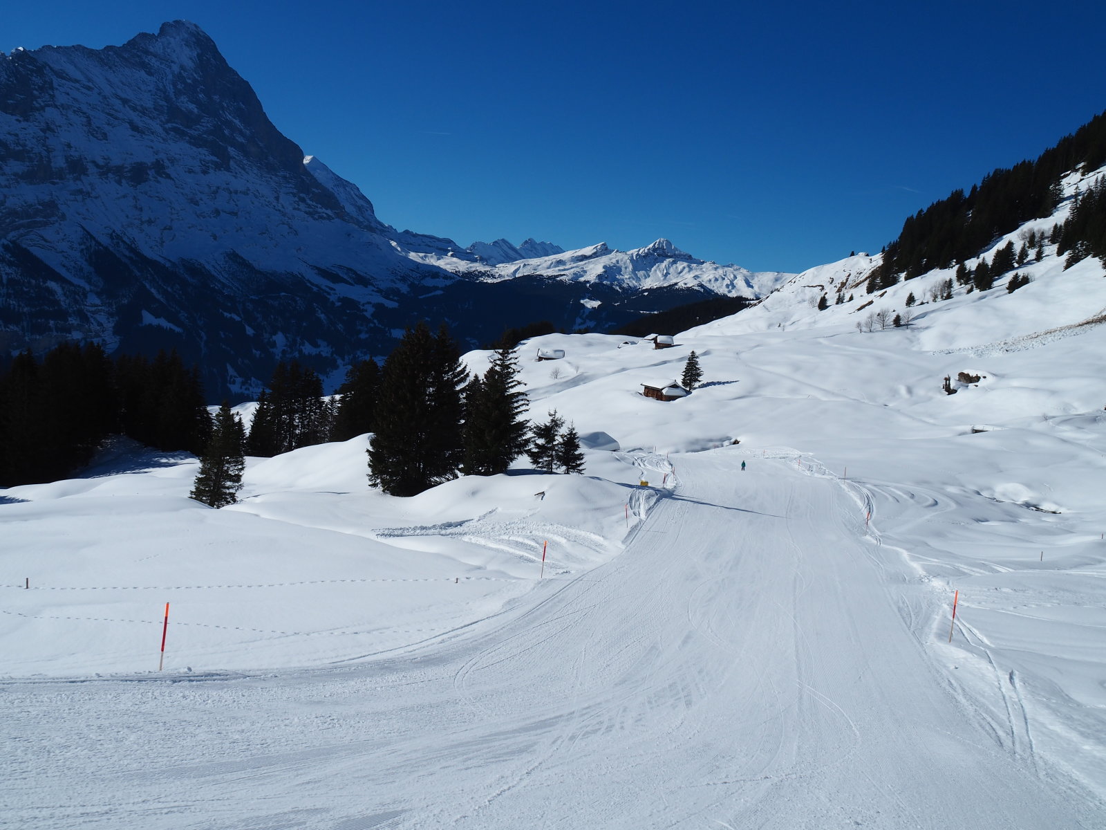 balra az Eiger nordwand 2000 méteres fala