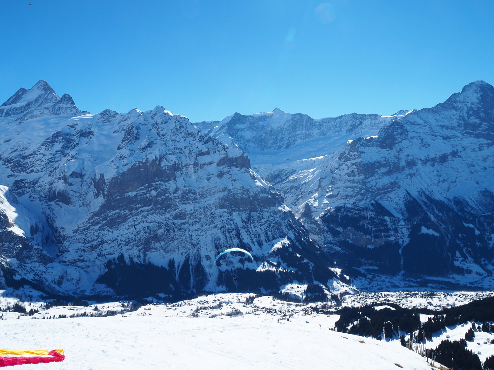 a völgy felé repülnek