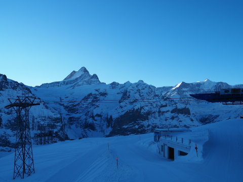 Reggel mikor még nem süt a Nap