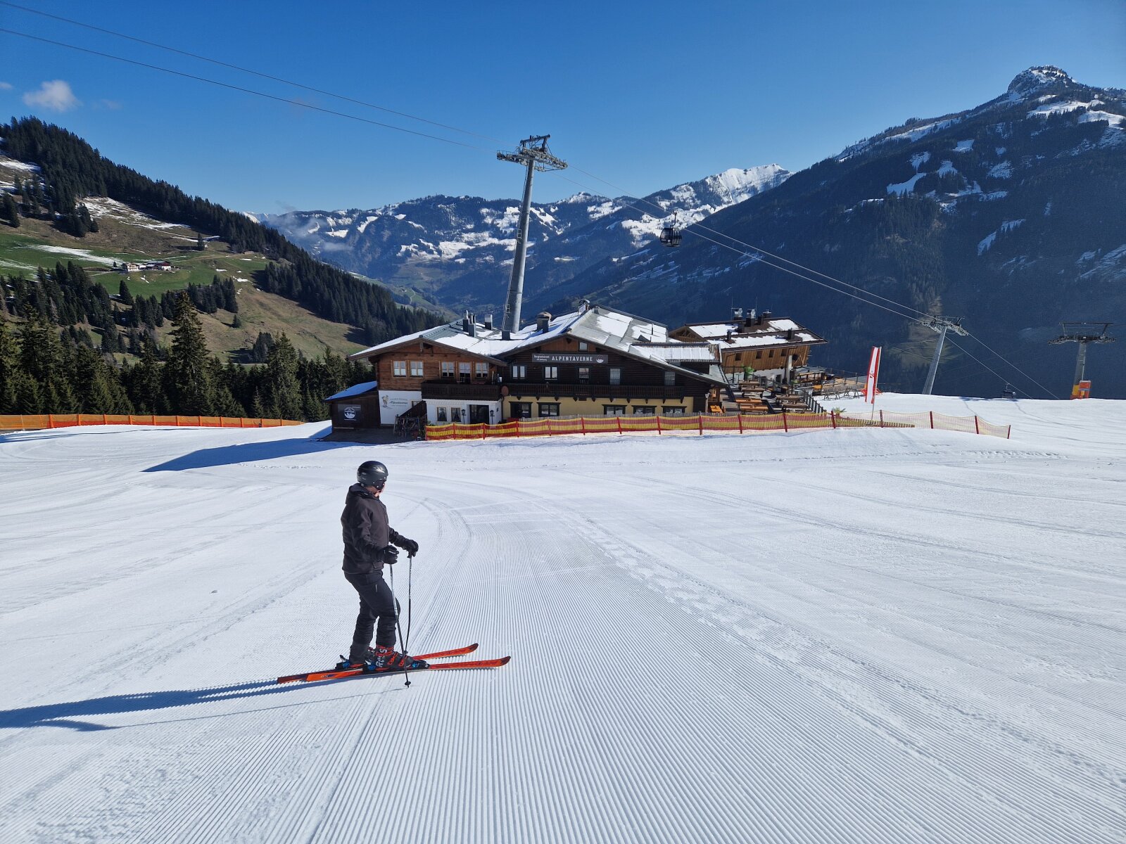 Áprilisi síelés Grossarltalban, tökéletesen kezelt pályákon
