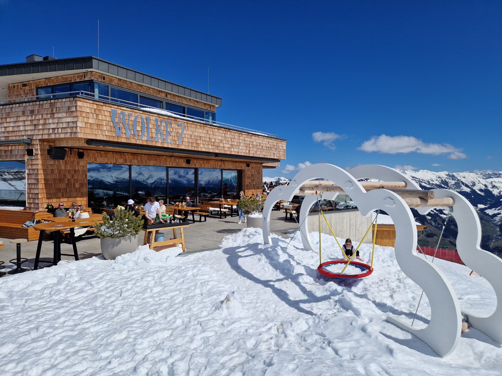 Hinta a Wolke 7 panorámaétterem mellett 