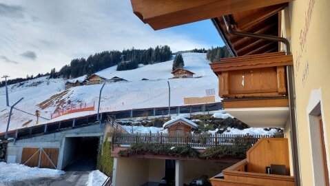 Teraszról rálátás a pályára