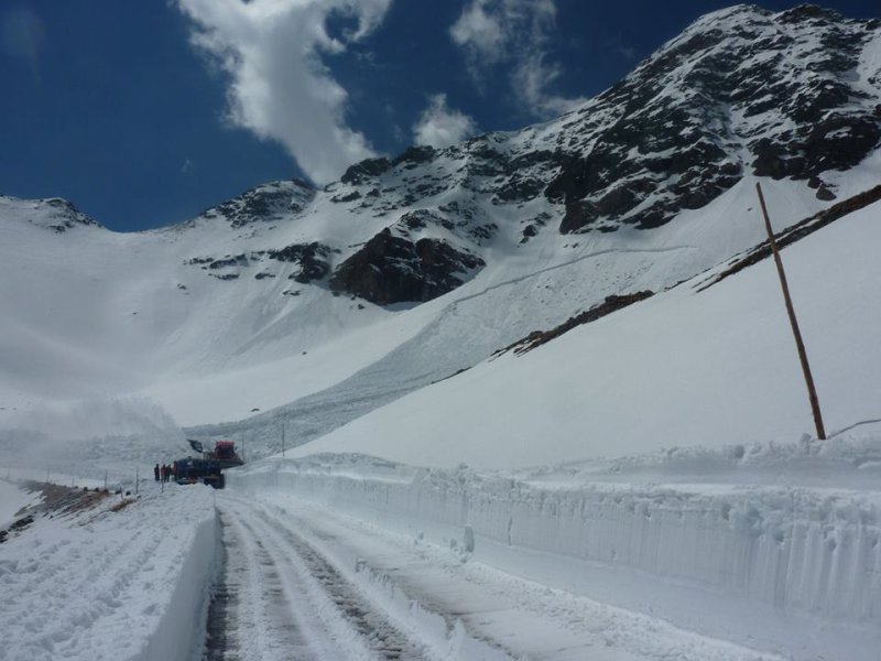 Macska-egér játék, amit délelőtt kimarnak, azt délután lehet egy lavina temeti be - Kattints a képre a nagyításhoz