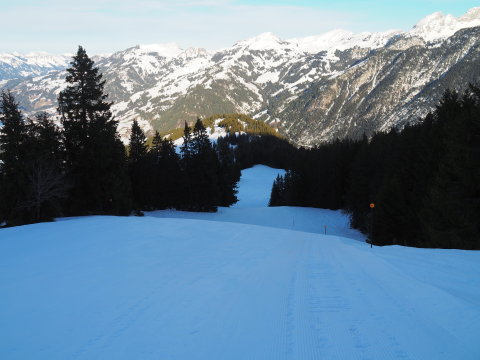 délután 3 órakor így nézett ki a sípálya és ennyien voltak rajta
