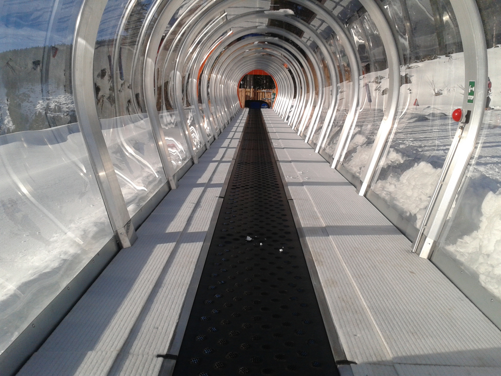 21. századi modern infrastruktúra, felejtsd el a kőkorszaki köteleslifteket! - www.sielj3000meteren.hu